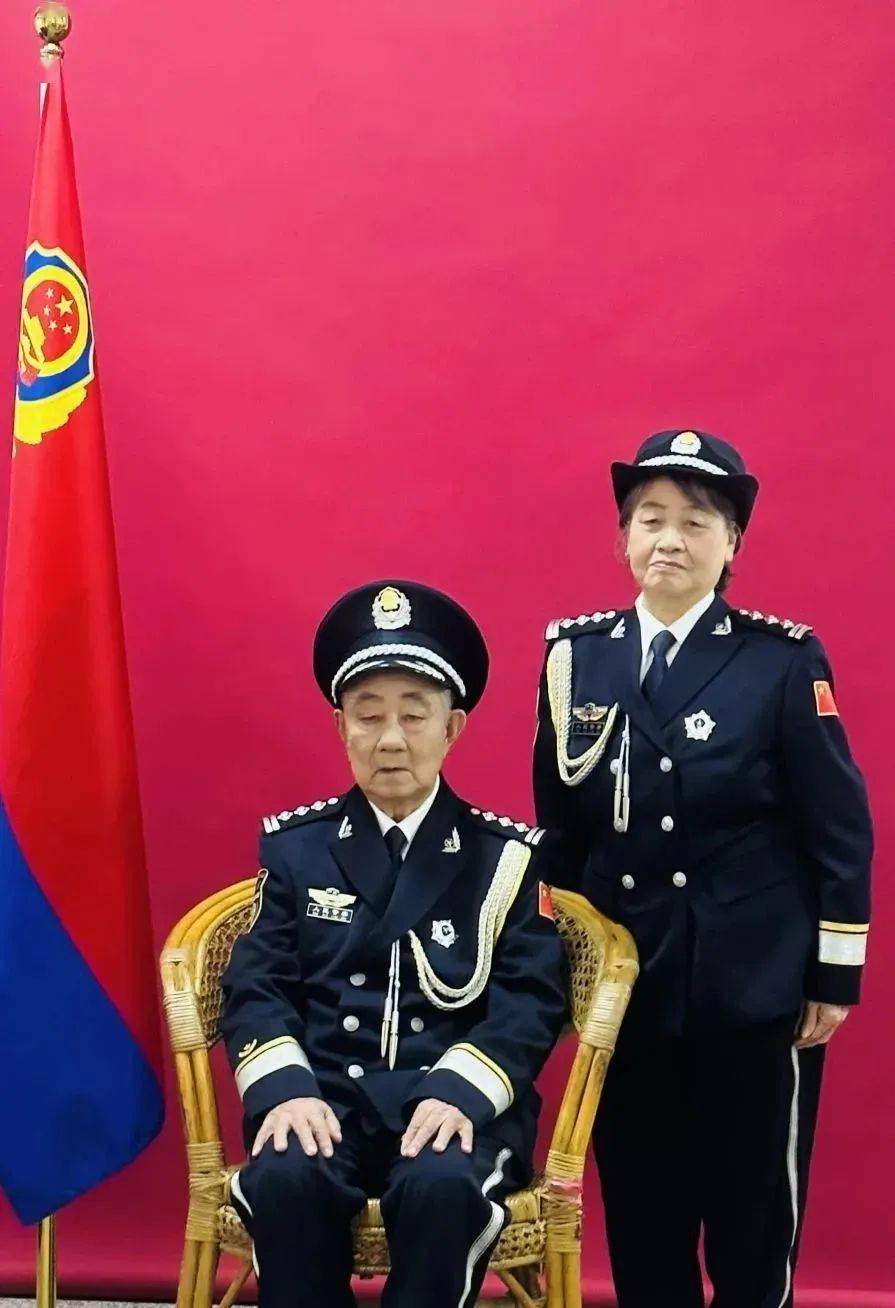 清远监狱为离退休民警拍摄警礼服纪念照_老同志_岁月_瞬间