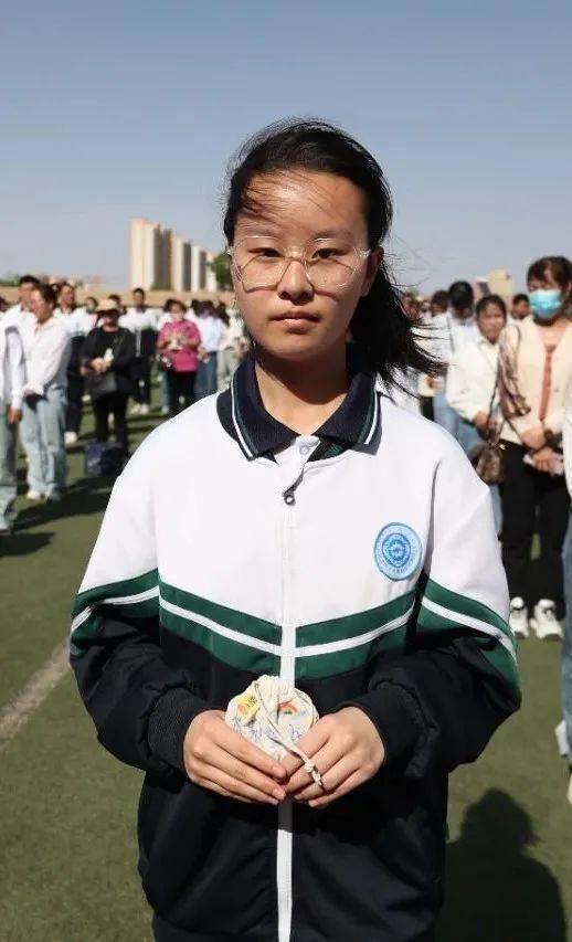 衡越实验学校举行首届志学礼_青春_家长_视频