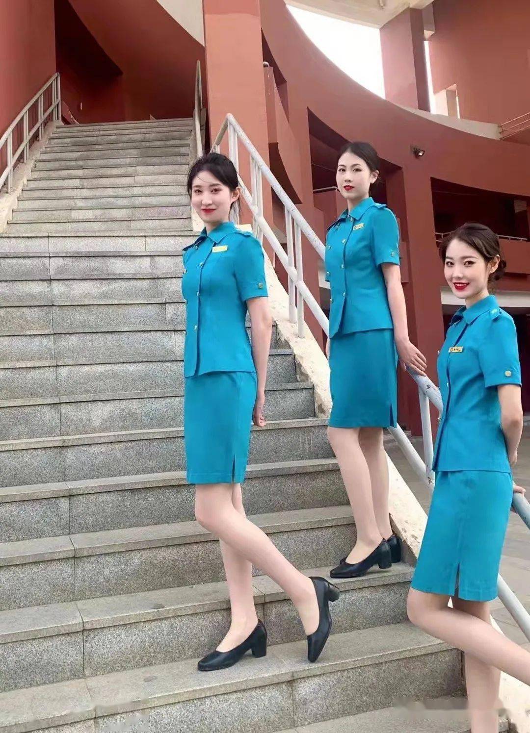 江西航空空姐服装图片