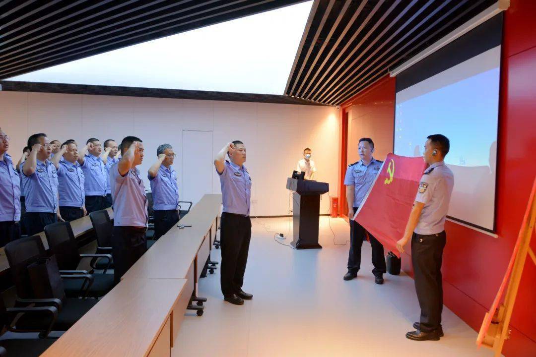 主题教育 |【监所动态】涪陵监狱开展主题教育革命传统现场教学_红岩