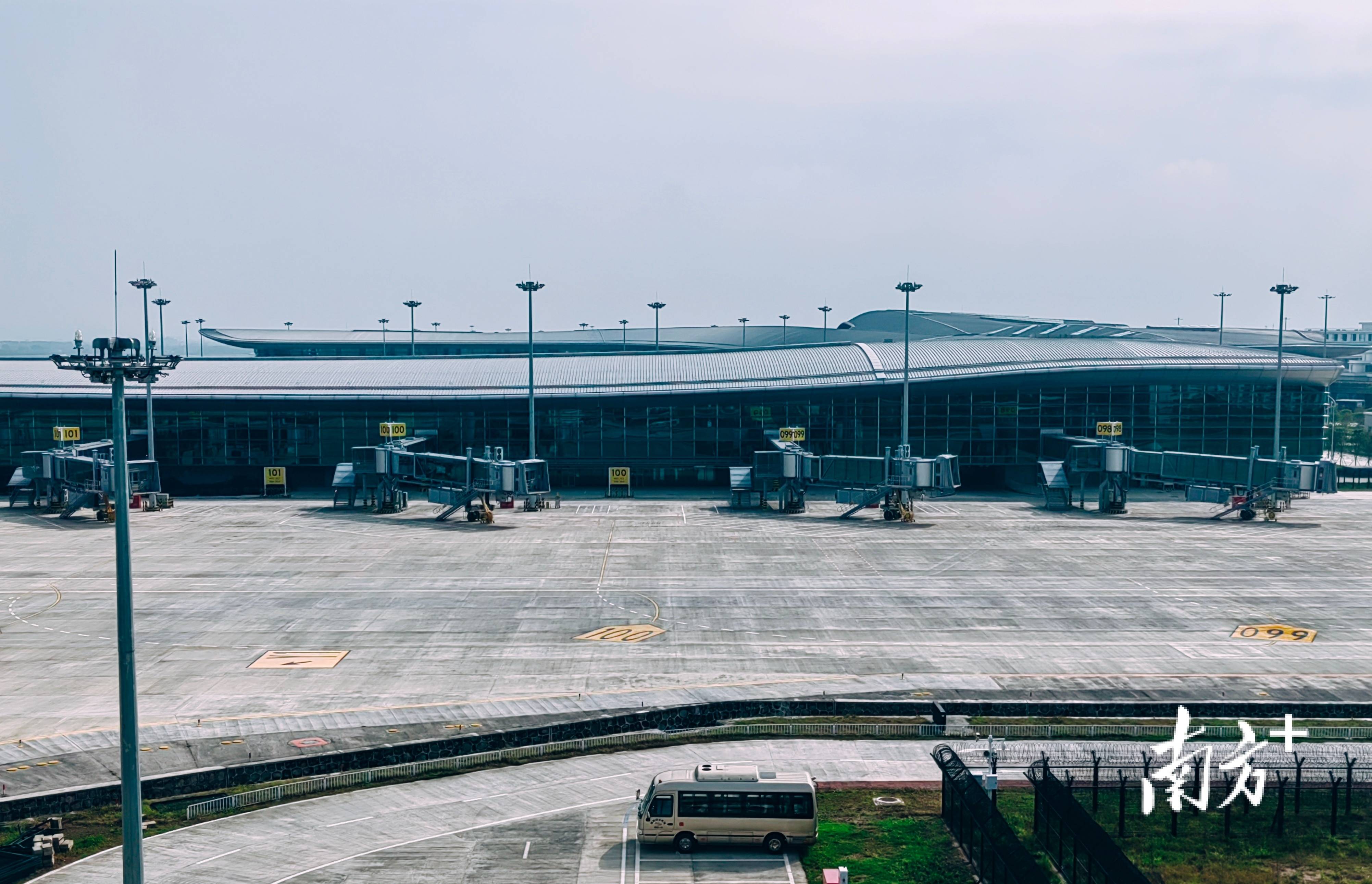 揭阳潮汕机场新机坪顺利启用,机场旅客吞吐量有望跨入1000万_空管