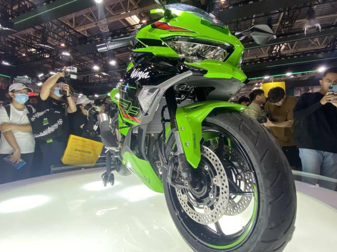 川崎四缸跑车zx-400单r双r国内发布_搜狐汽车_搜狐网