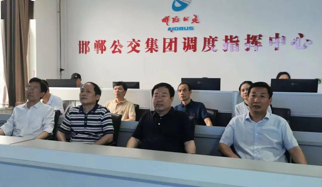 5月17日至18日,黄石市人大常委会副主任胡楚平一行11人,来我市考察