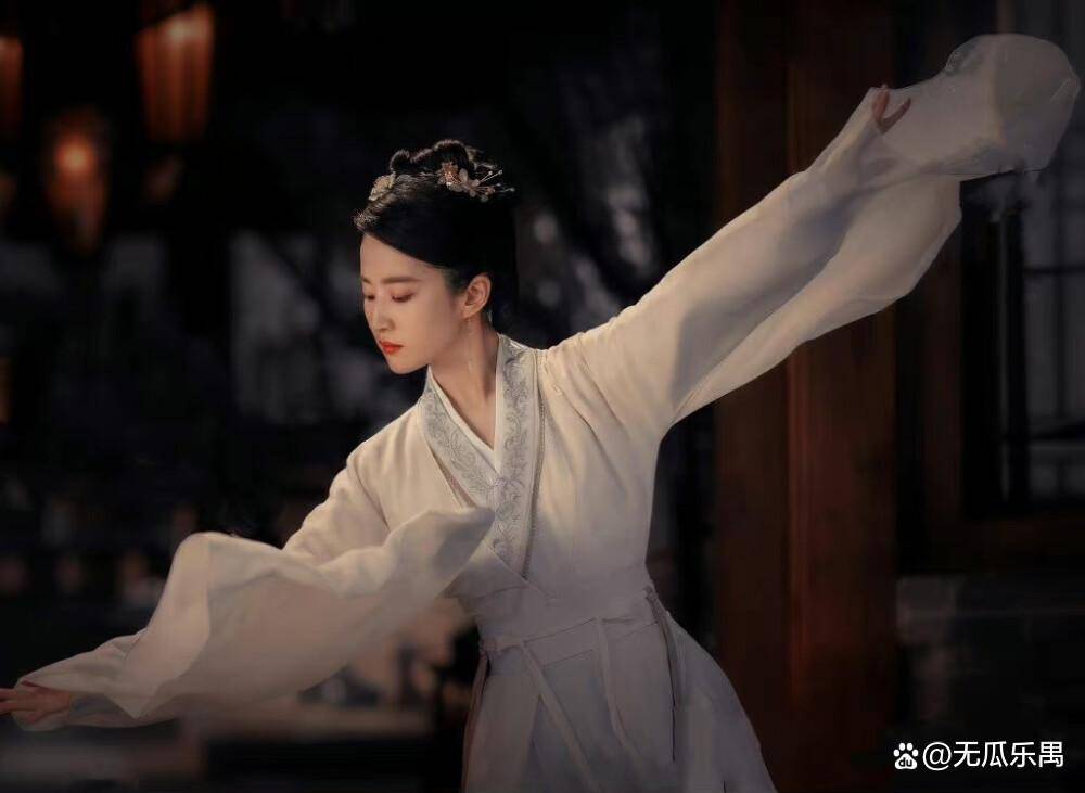 终于有演员玩扇子武剑不用特效了_刘亦菲_陈晓_结果