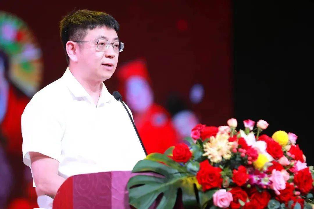 省广电集团副董事长,总制片人洪雷在致辞中提到,"影片饱含了电影工作