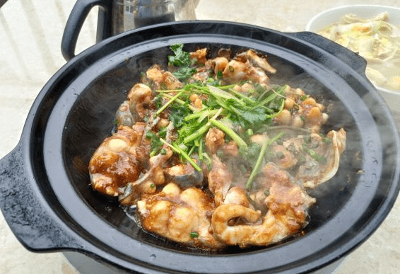 酿豆腐,一鱼三吃,荷包蛋鲫鱼汤,五指毛桃铜盘焗鸡,清蒸竹壳鱼99地址