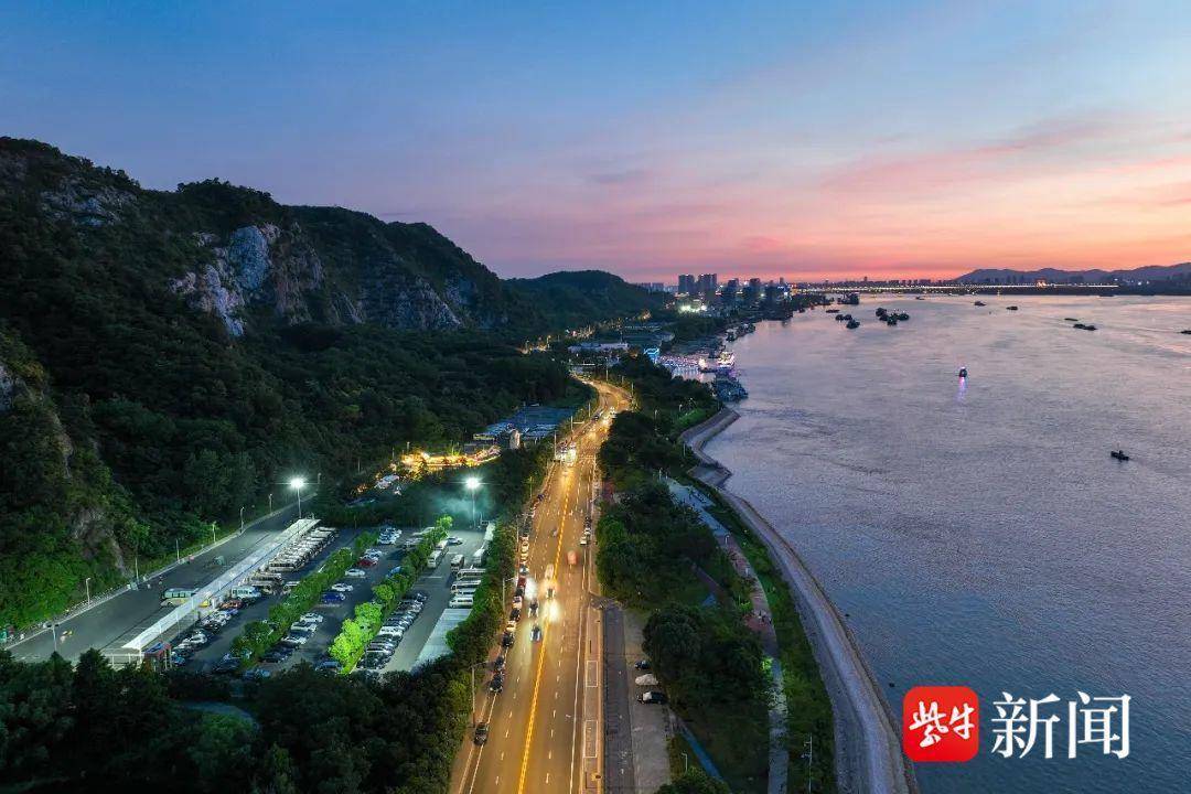 浪漫之地的晚霞:新"燕矶夕照"牡丹园位于长江观音景区内,每年4月至5月