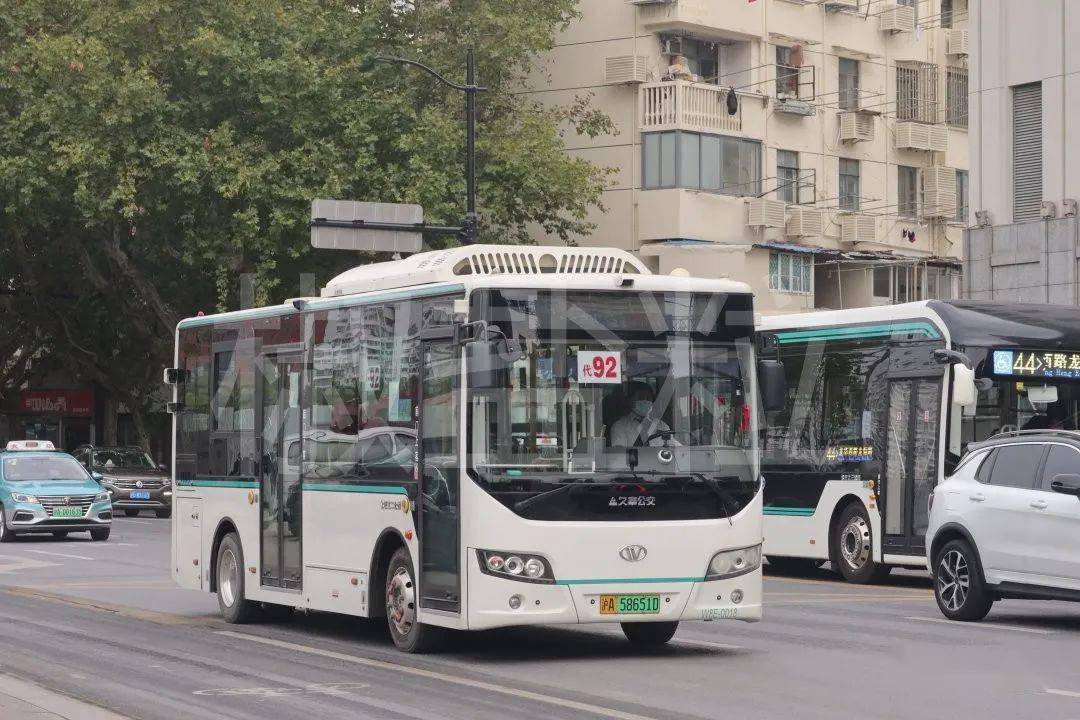 92路(代车)sxc6105g5(wof)型客车,漕宝路古美路(魏家钧 摄)92路(闵行2