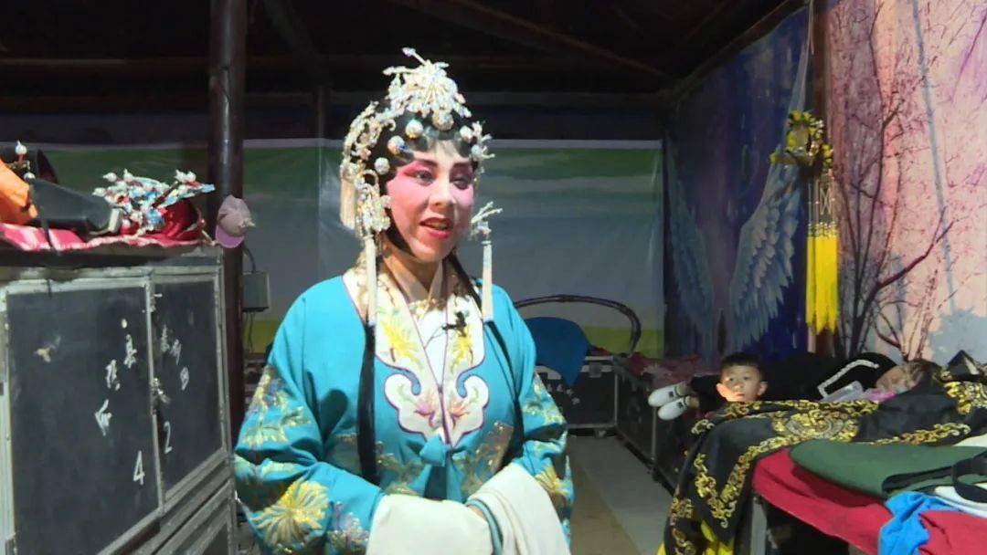 会宁县秦剧团演员 强金娥:《周仁回府》主要讲述了严嵩的干儿子严年