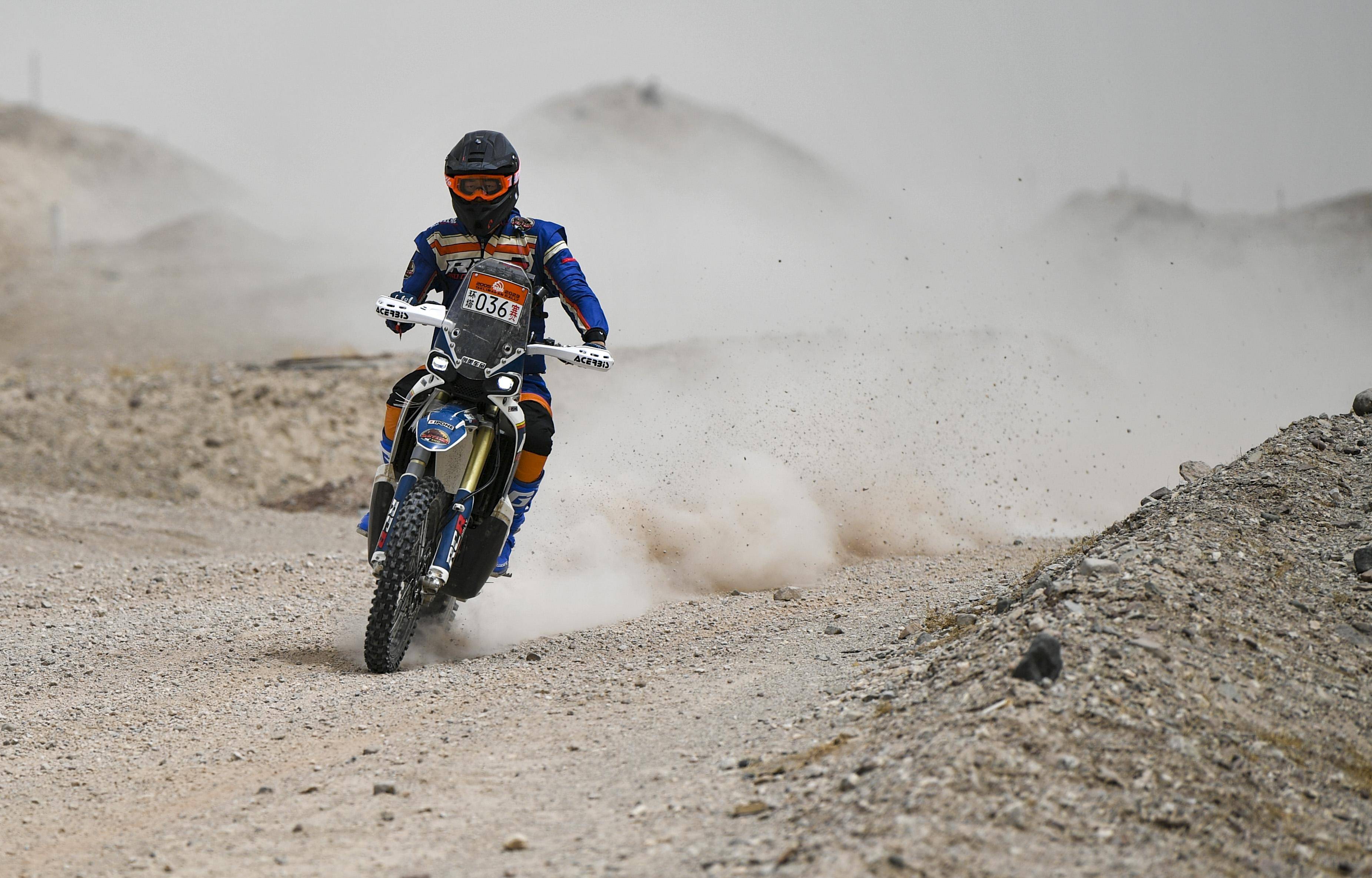 (体育)赛车——2023年中国环塔(国际)拉力赛开赛_新华社_汽车_领航员