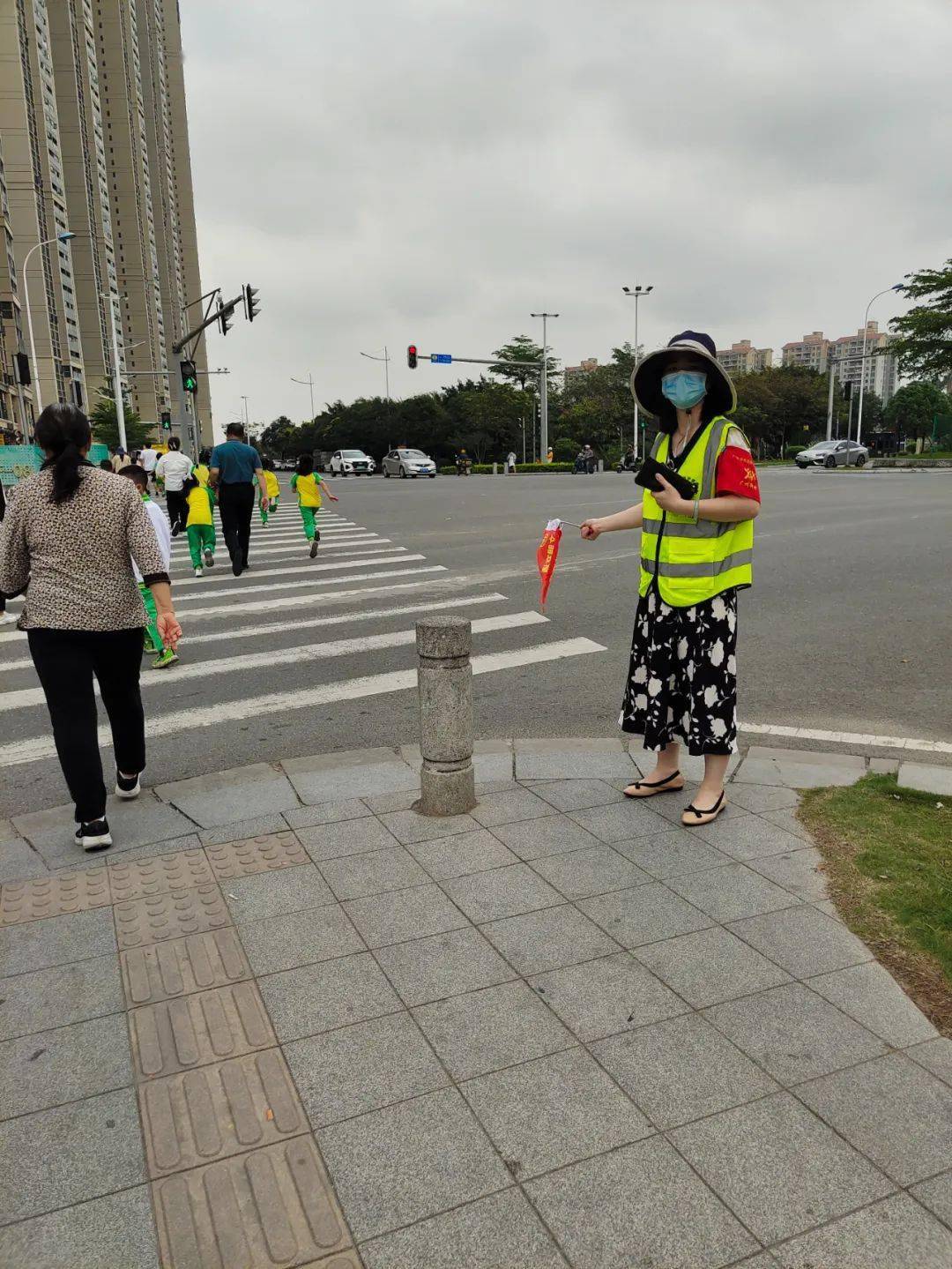 邂逅相遇如初见 不负繁花艳阳天_妈妈_爸爸_梁依菲