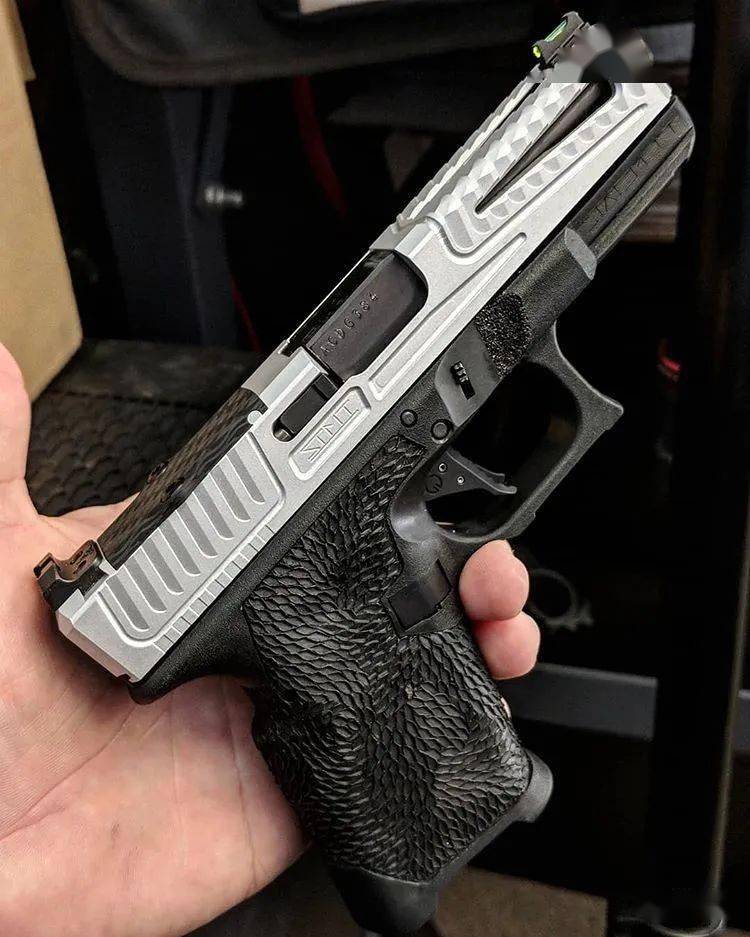 使用statement防御公司滑套拼装的格洛克手枪美图