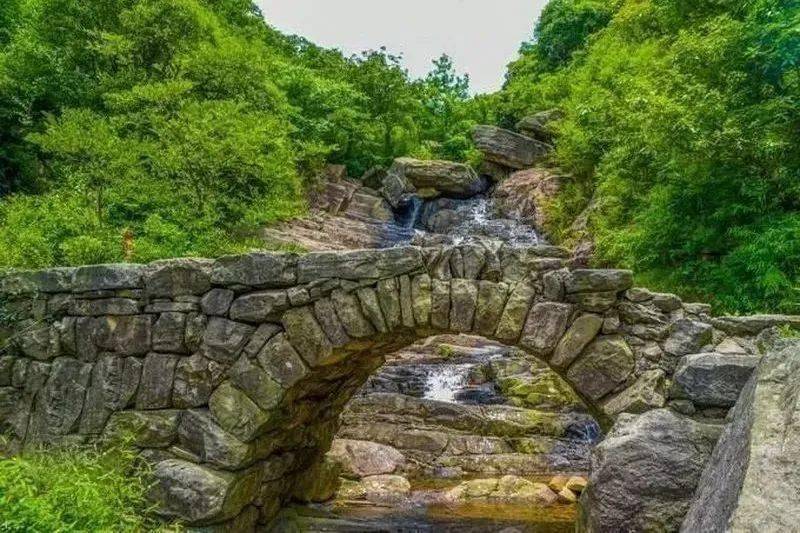 国家健身步道栲栳山古道慈溪上林湖南首,有一座奇山,海拔424米,山上