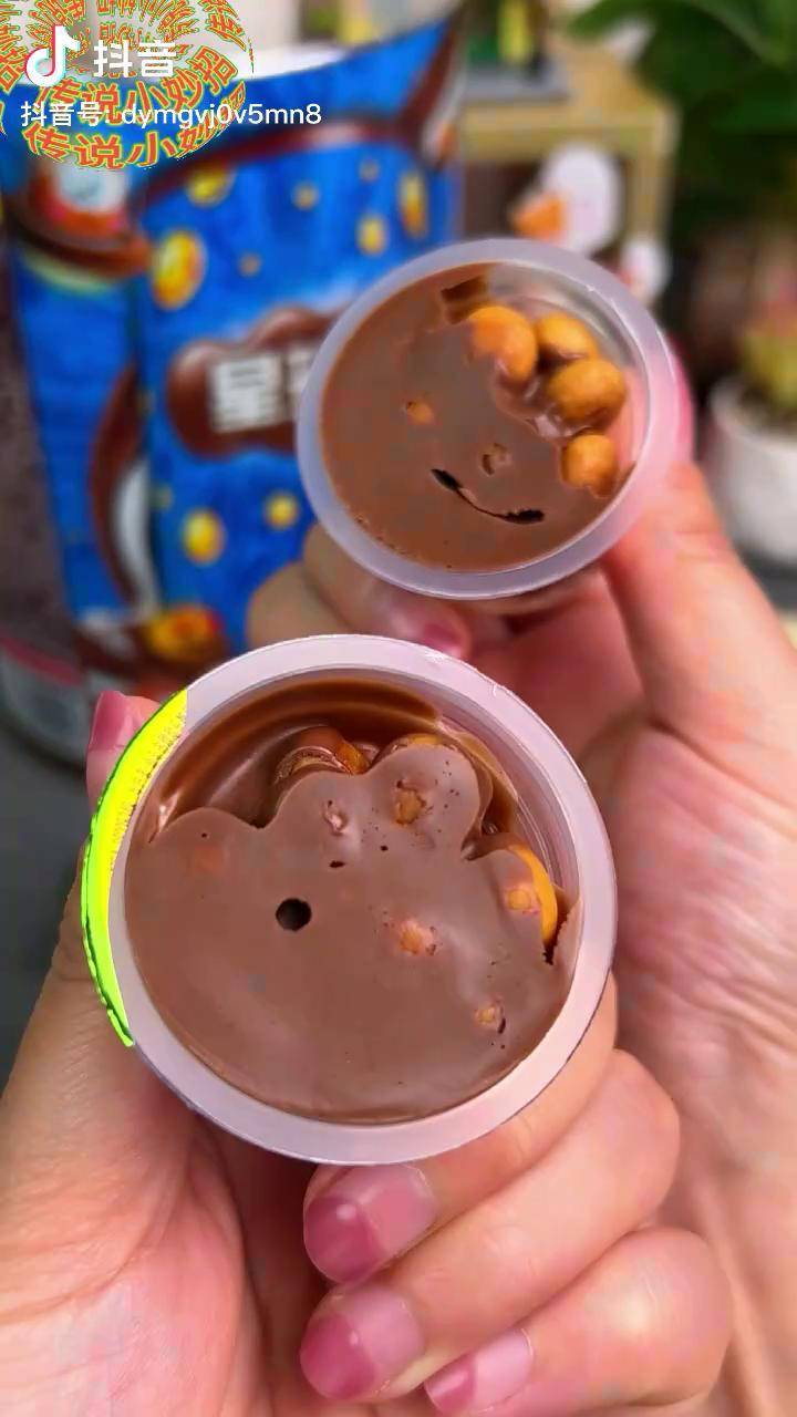 童年的回忆,小时候最喜欢吃的星球杯,你吃过吗,满满的一大桶这才是