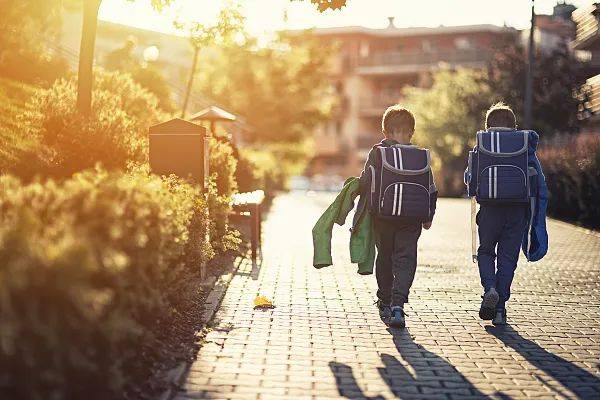 最难入学年？多地发布小学学位预警