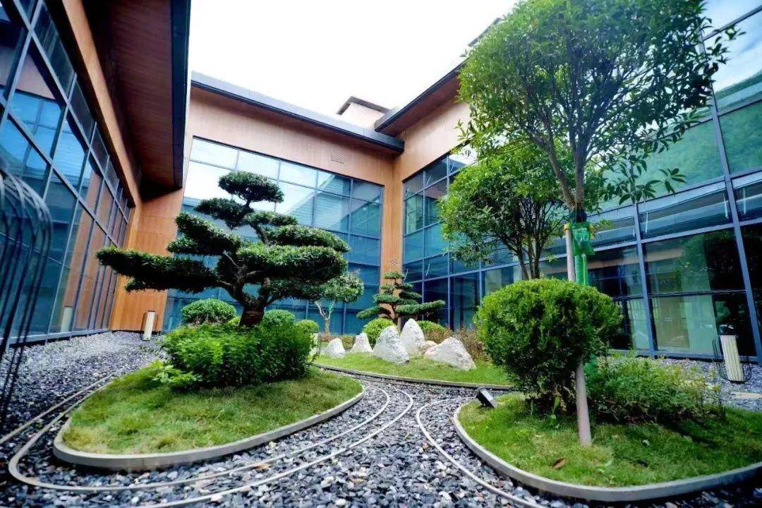 藏于官鹅沟丽水山野间的民宿_喧嚣_晨光_窗帘