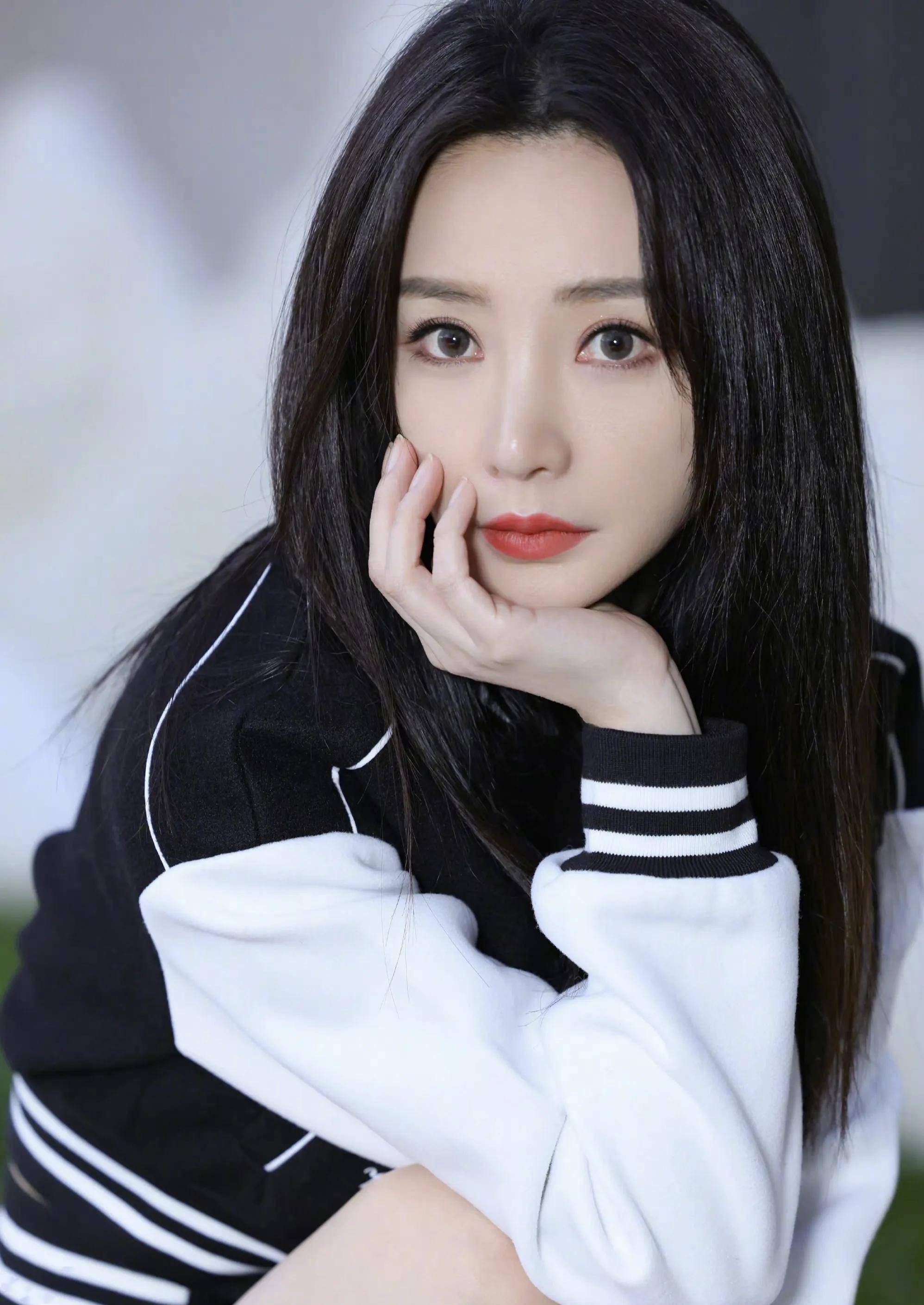 柳岩时尚合集:千娇百媚,风姿绰约