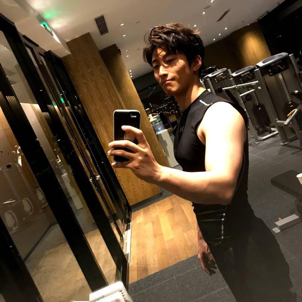 何超莲闺蜜爆料:窦骁很大!这身体实力简直太强悍了._挑战_健身_身材