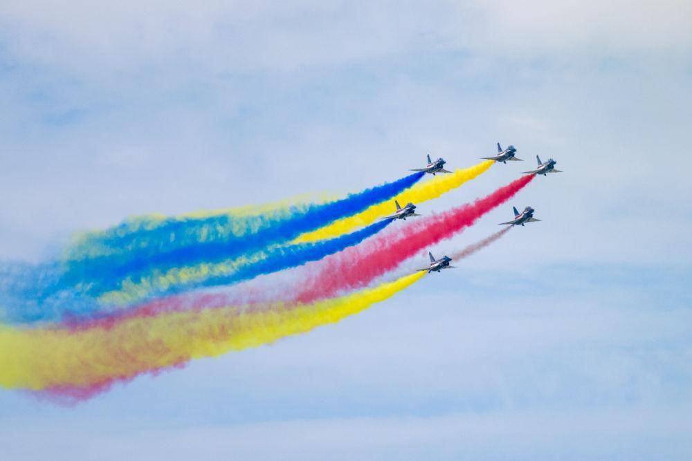 多图来袭！空军八一飞行表演队在第16届兰卡威国际海事和航空展亮相 