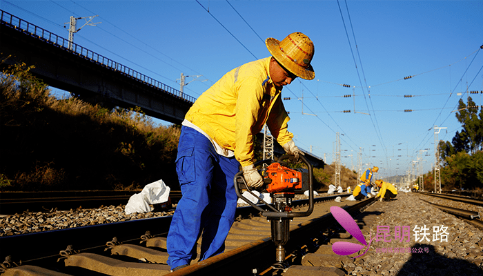 盘点铁路工务"兵器谱"_钢轨_螺栓_扳手