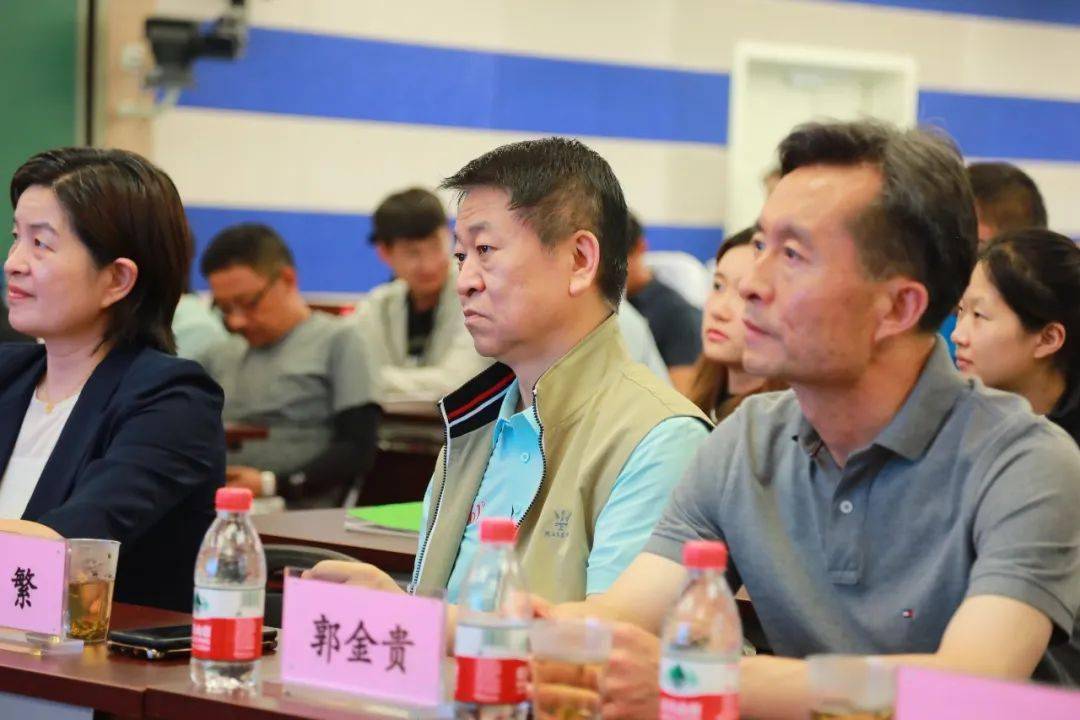 本次名师工作室启动仪式由宋玉锦主持.