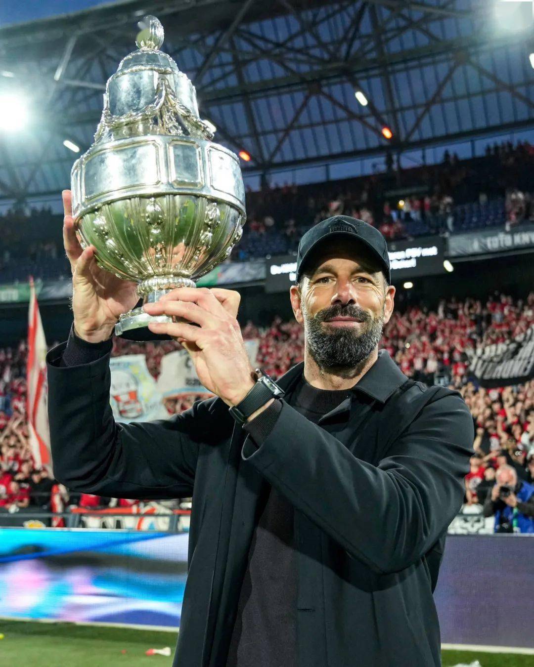 官方:巴萨宣布提前和阿尔巴解约!多特蒙德续约胡梅尔斯!