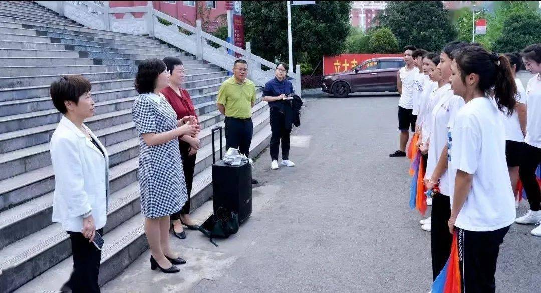 副市长杨云一行来我校调研_铜仁市_表演_民族