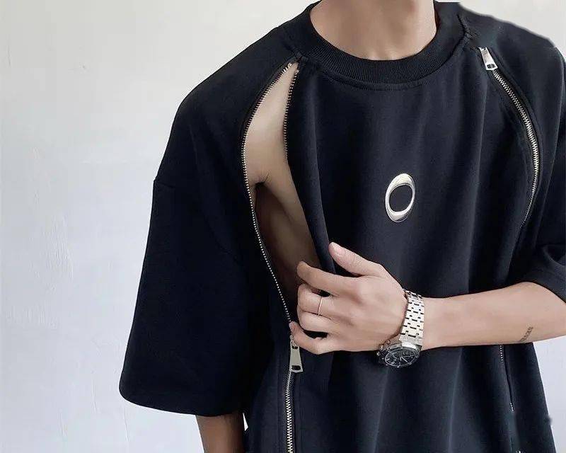 试穿"辣弟装",没腹肌的男人羞愧难当_衣服_男孩_上衣