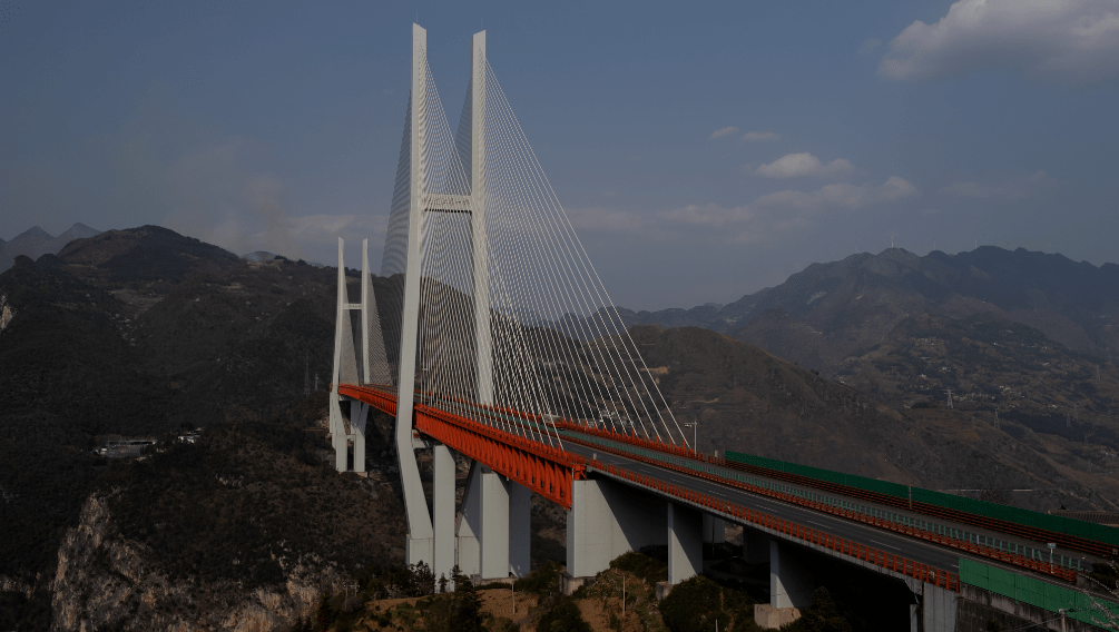 宣威尼珠河村孩子们的命运改变了!_峡谷_村民_山顶