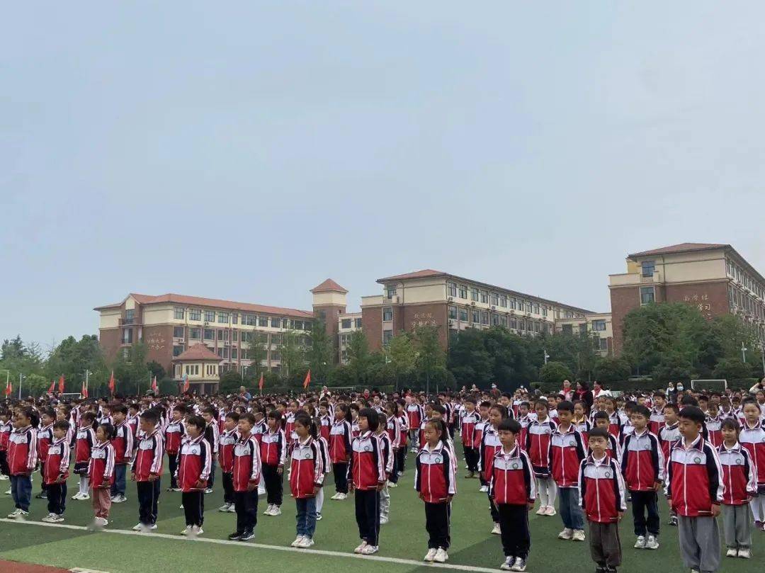童心永向党 争做好队员——长葛市新区实验学校"六一"入队仪式暨"