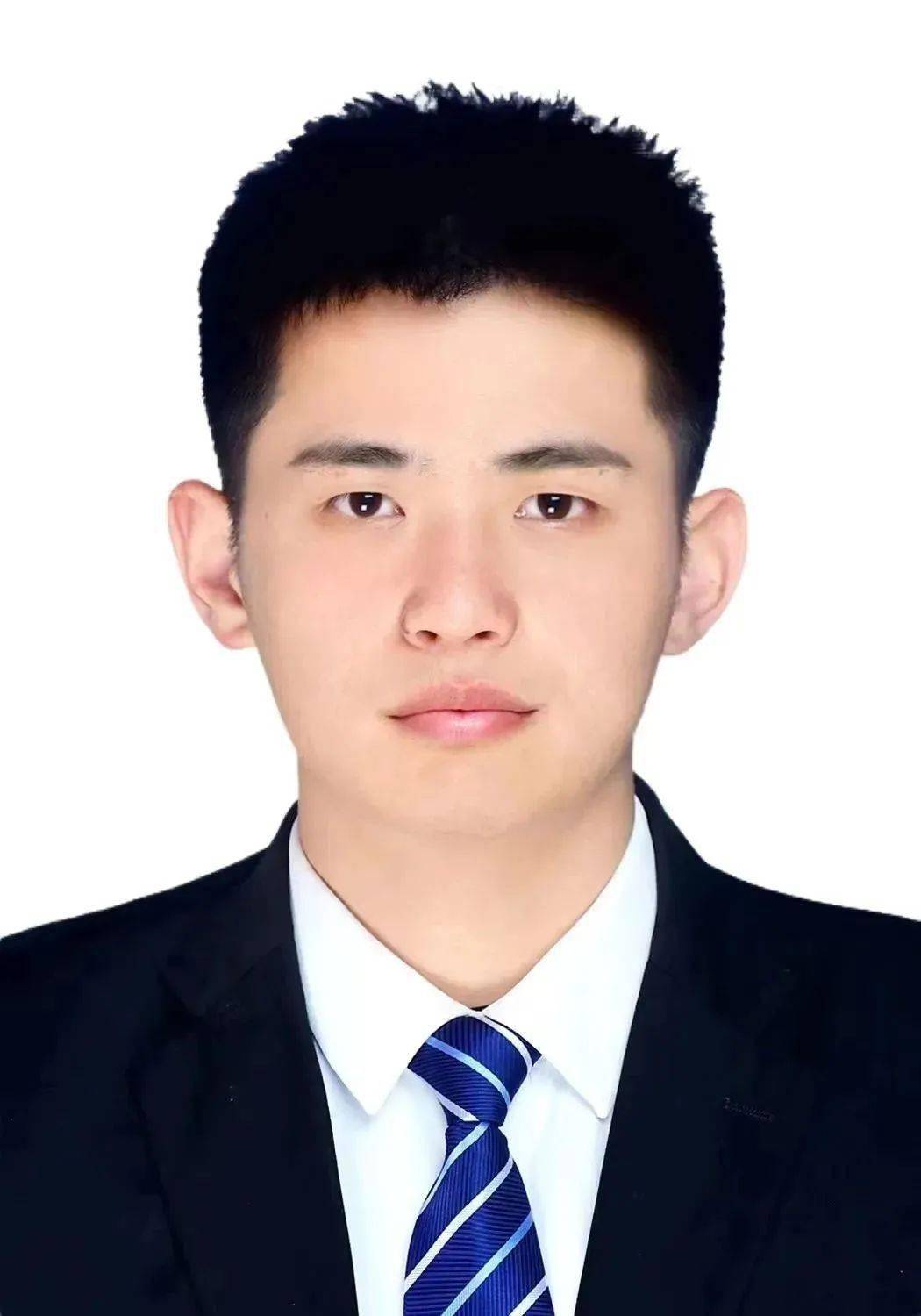 大学期间获得国家羽毛球二级裁判,足球三级裁判,成都市足球协会优秀