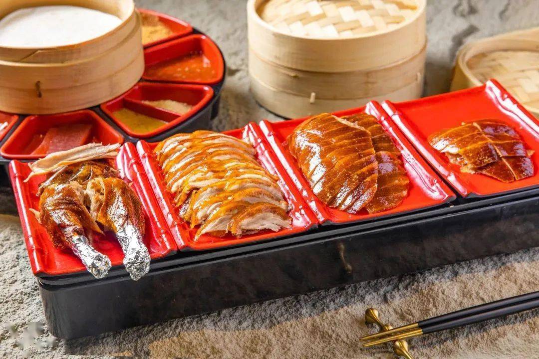 羲和烤鸭,烤鸭届远近闻名的佼佼者!398元羲和整只烤鸭四人餐!