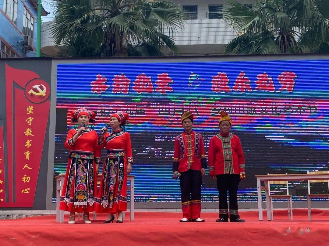 在红水河流域(河池段)七县山歌邀请赛中,来自大化,东兰,巴马,凤山