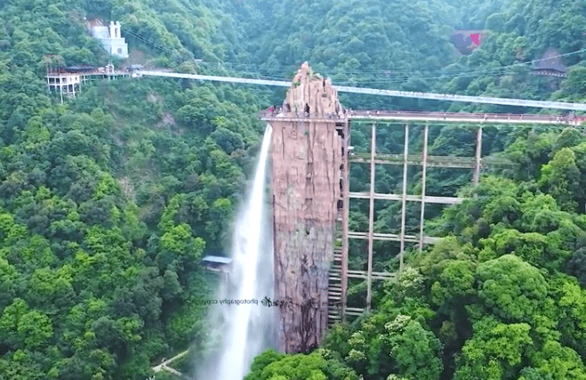 2,体验世界最高最大的瀑布【云门山观景电梯瀑布 玻璃桥】