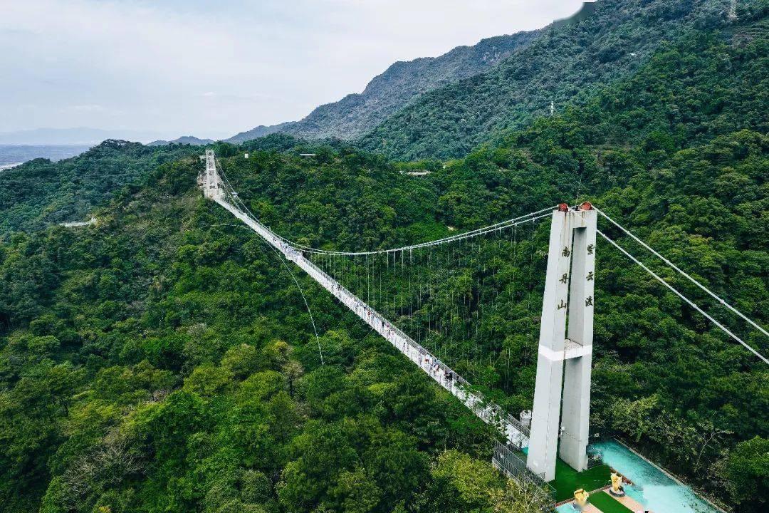 六一fun肆游|高空玻璃桥,喂羊驼,十多项机动游戏……带您玩转南丹山!