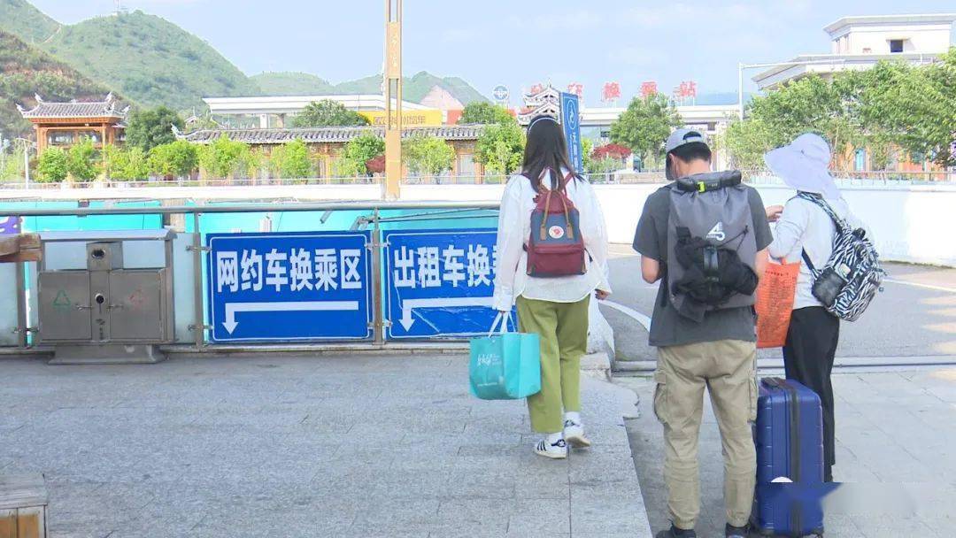 凯里高铁南站"喊客拉客"!_黔东南州_旅客_出租车