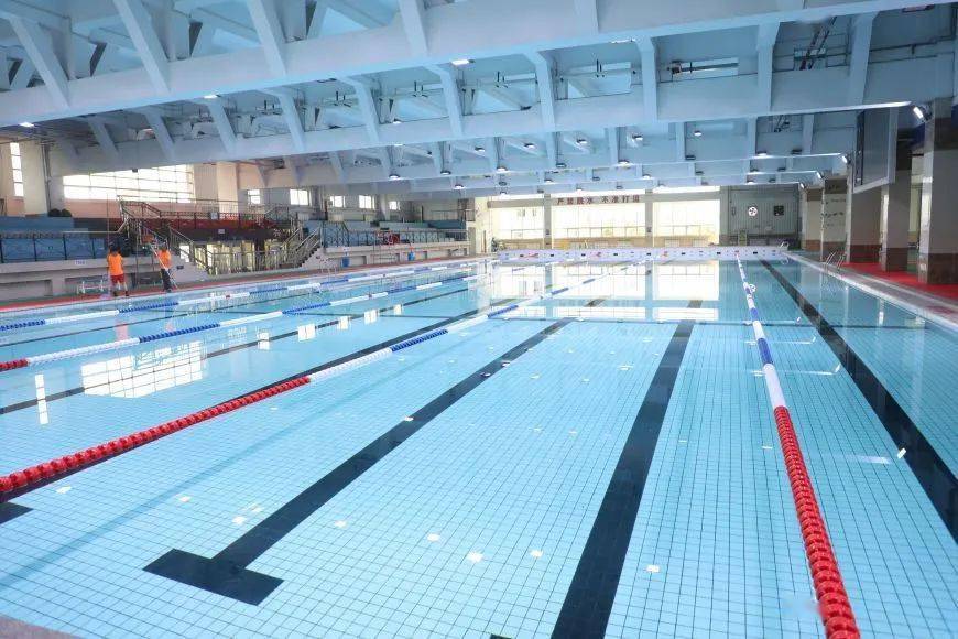 三中体育馆办公室联系电话:游泳馆秉承着高端的服务理念,为泳客提供更