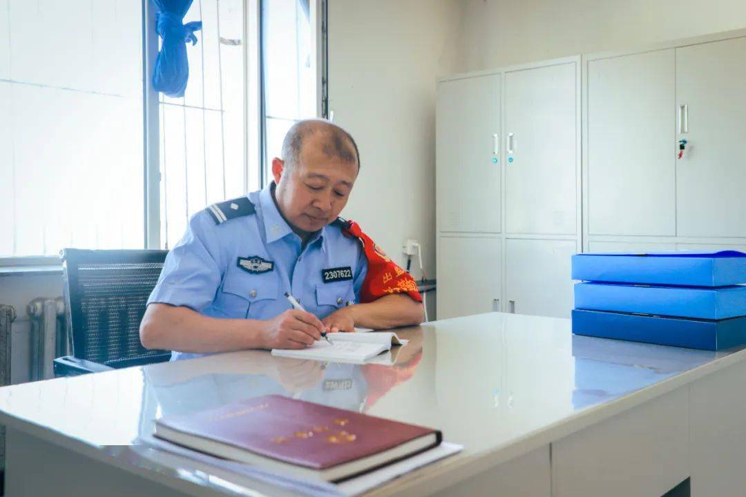 龙江监狱典型 | 泰来监狱郑辉:三十余年一如既往 恪尽职守始终不变