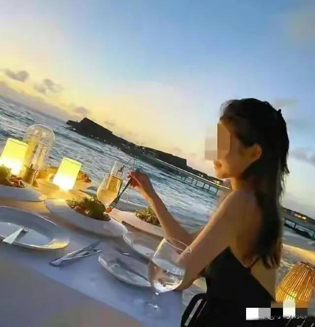 真相大白！巴厘岛酒店命案告破，男方先杀掉女友，再用啤酒瓶自杀