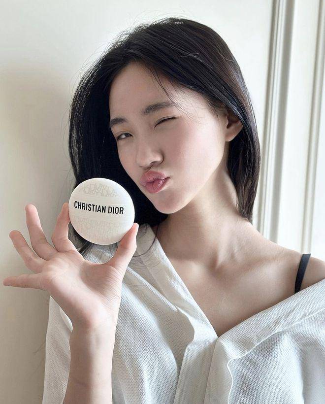 拍新广告嘟嘴wink好成熟,曾自称要养妈妈_莉莉_lily_工作