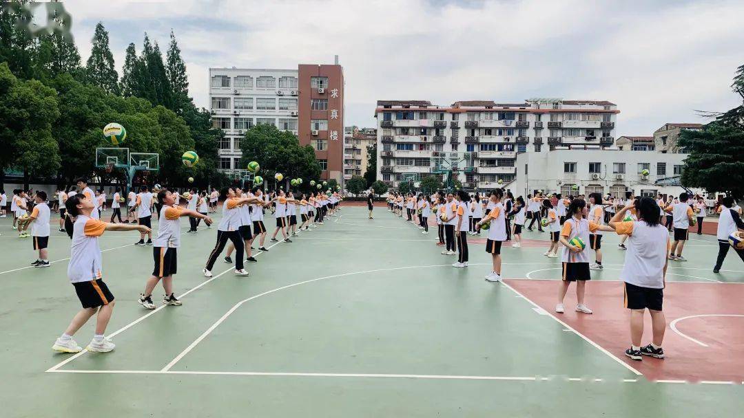 青春迎亚运五育向未来——记绍兴市元培中学初二年级排球垫球比赛
