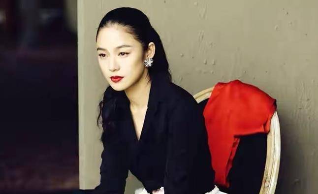 大家最担心的还是被称为章子怡和巩俐结合体的女神周韵