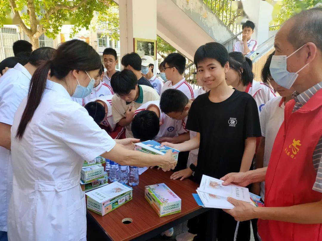 5月29日下午,永泰县疾控中心联合樟城社区卫生服务中心,在县城关中学