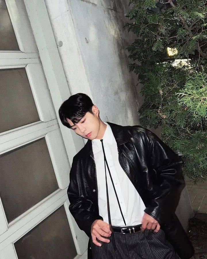 那就转走型男路线,期待一个新风格~而对于角色造型的塑造,朴宝剑还是