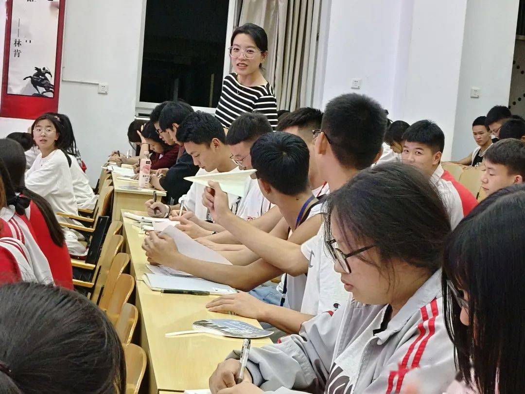 稳驾轻舟 破浪万重 ——泸西县泸源普通高级中学积极开展高三备考心理