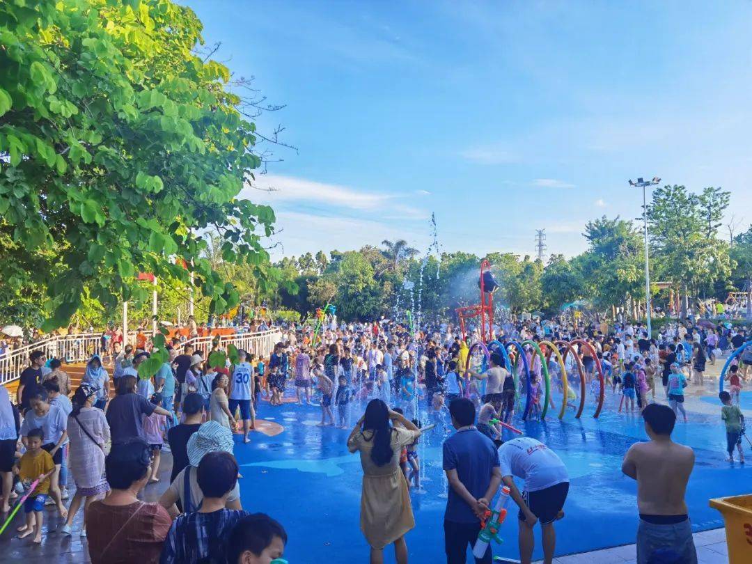 儿童公园戏水园是福州市区内人气最旺的免费戏水乐园,每年夏日周末