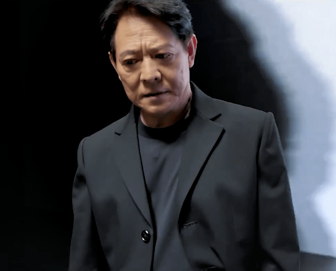 60岁李连杰回国捞金,身材暴瘦眼睛突出,被指面相凶狠老了好多岁_网友