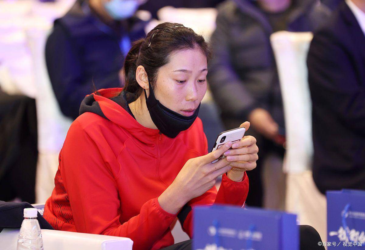 蔡斌为世联赛,向朱婷发出邀请,中国女排一姐的回应,球迷很伤感_张常宁