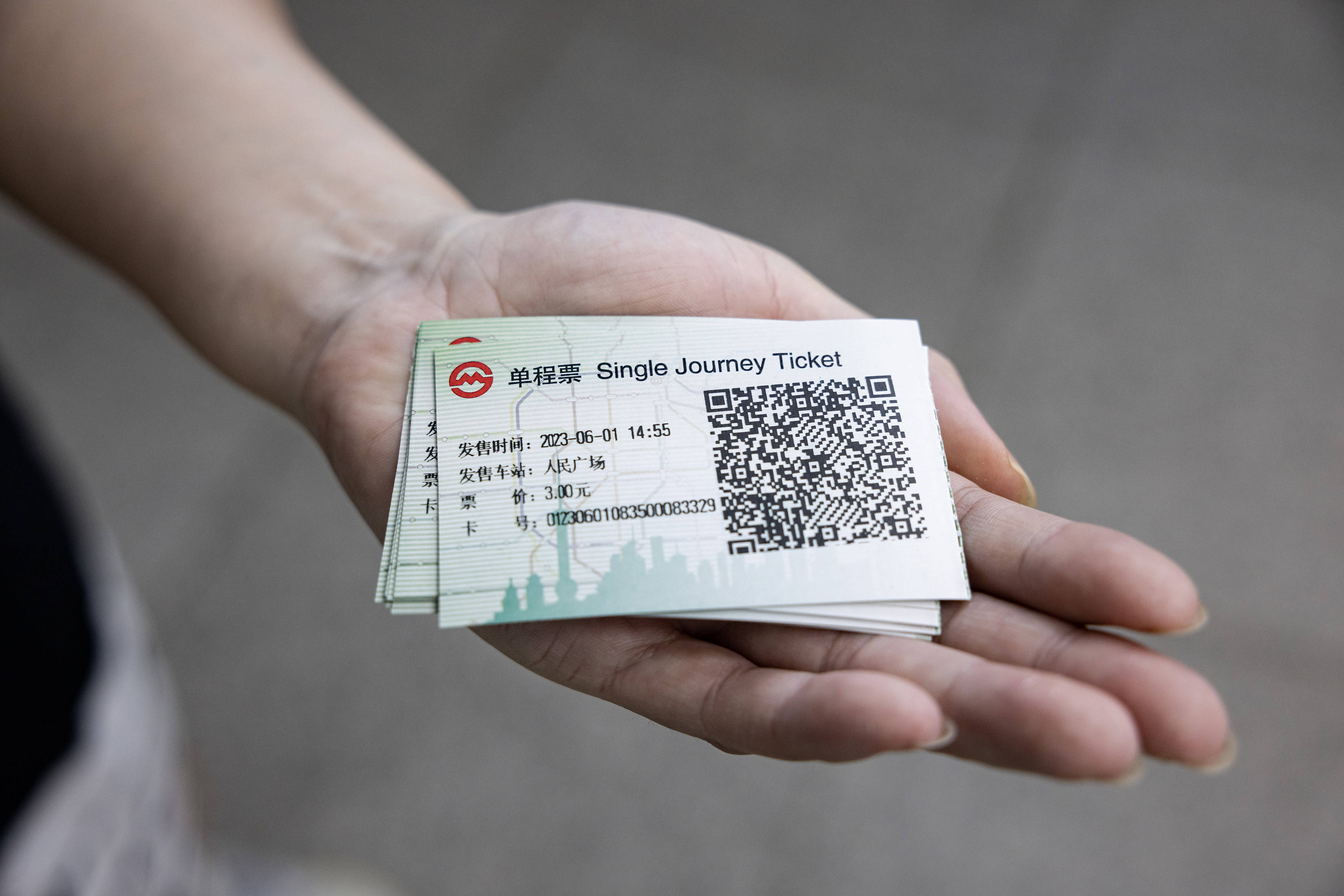 图说|上海地铁上线新型纸质票,直观卫生不回收