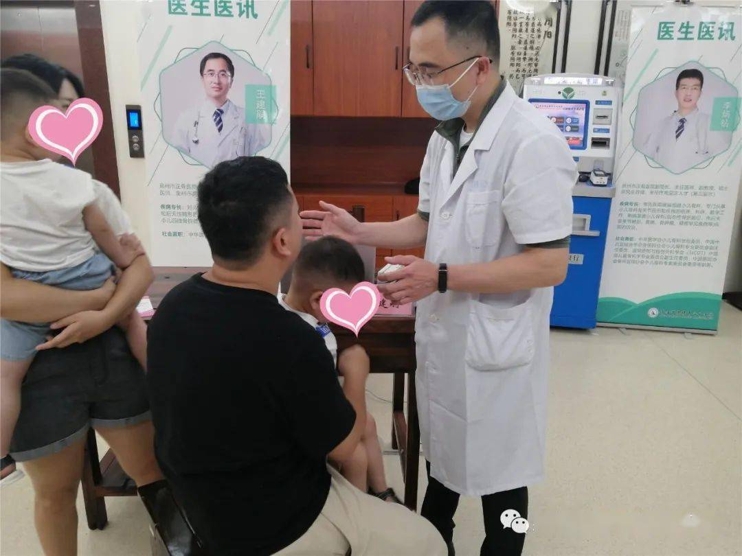 师范学院青年志愿者团队联合举办病房阅读陪护主题活动及手工折纸活动